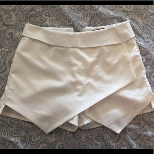 Women’s shorts/ skirt white size M